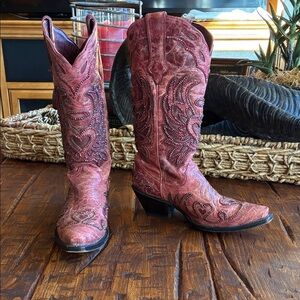 Women's Embroidered Heeled Boots - Pink